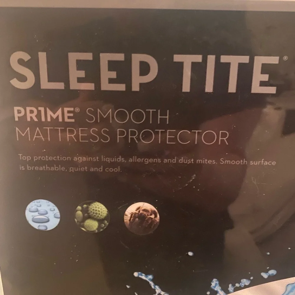 Malouf Sleep Tite Prime Smooth Mattress Protector - White (Queen). NWT. Boxed.